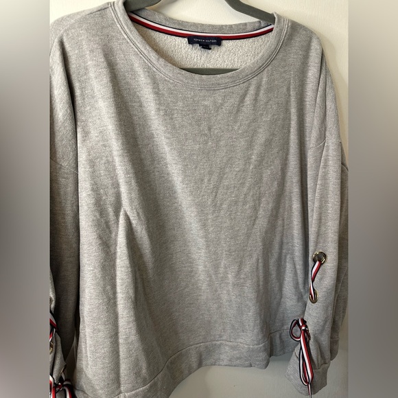 Tommy Hilfiger | Gray Sweatshirt with Ribbon Details - Picture 2 of 8
